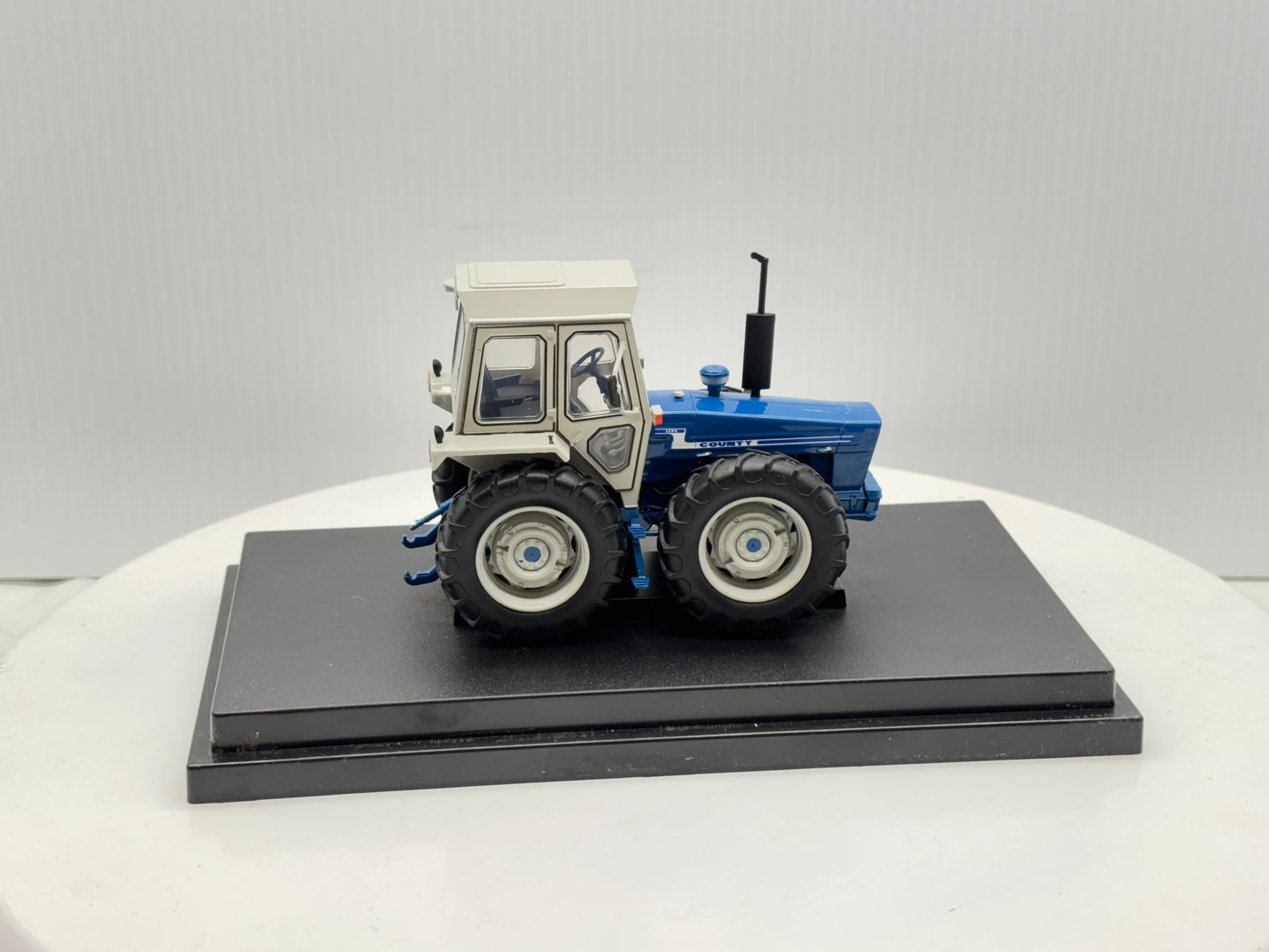 1/32 Ford 1174 County