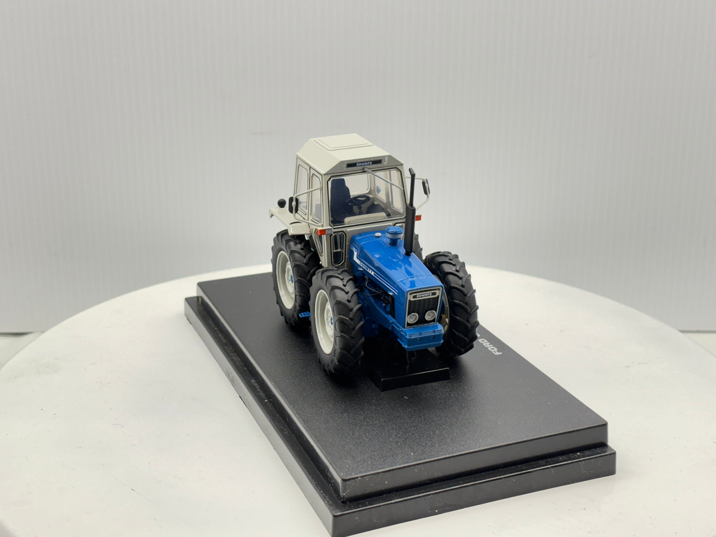 1/32 Ford 1174 County