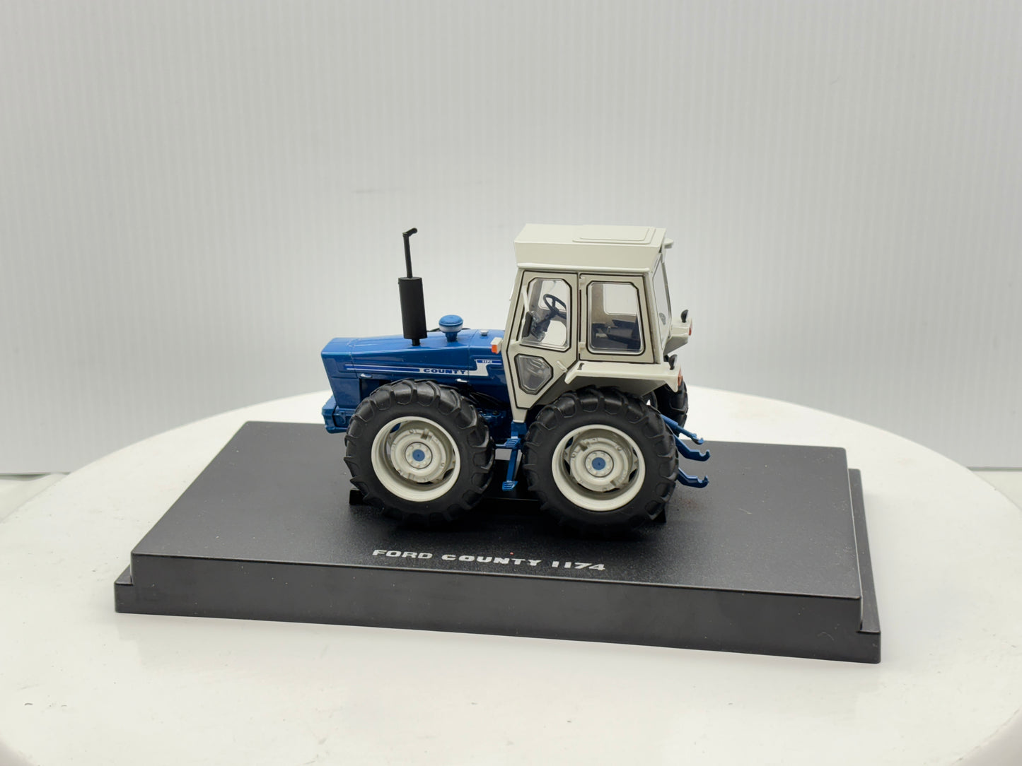 1/32 Ford 1174 County