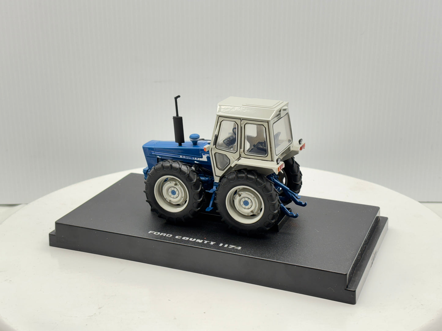 1/32 Ford 1174 County
