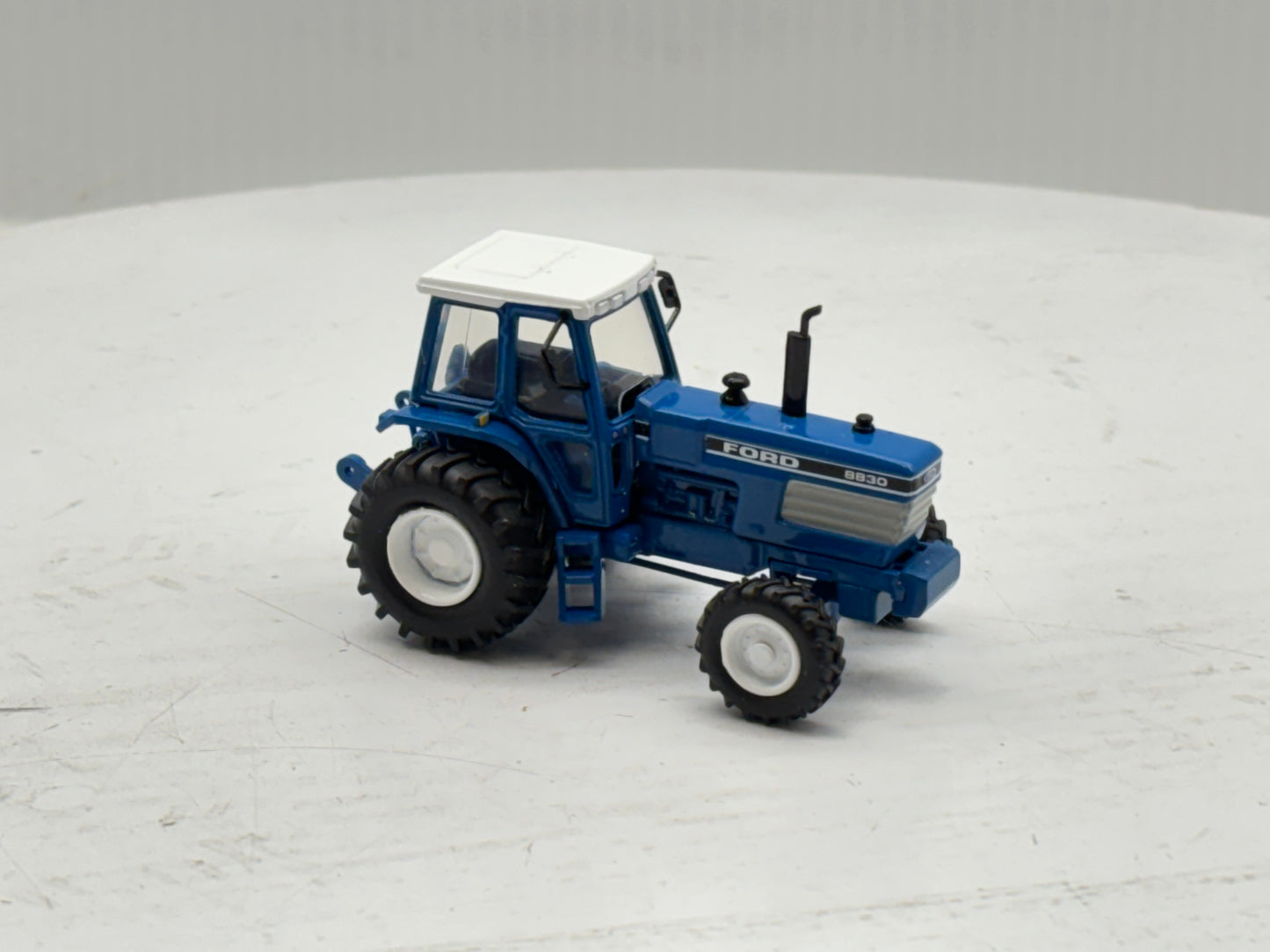 1/64 Ford 8830 2wd