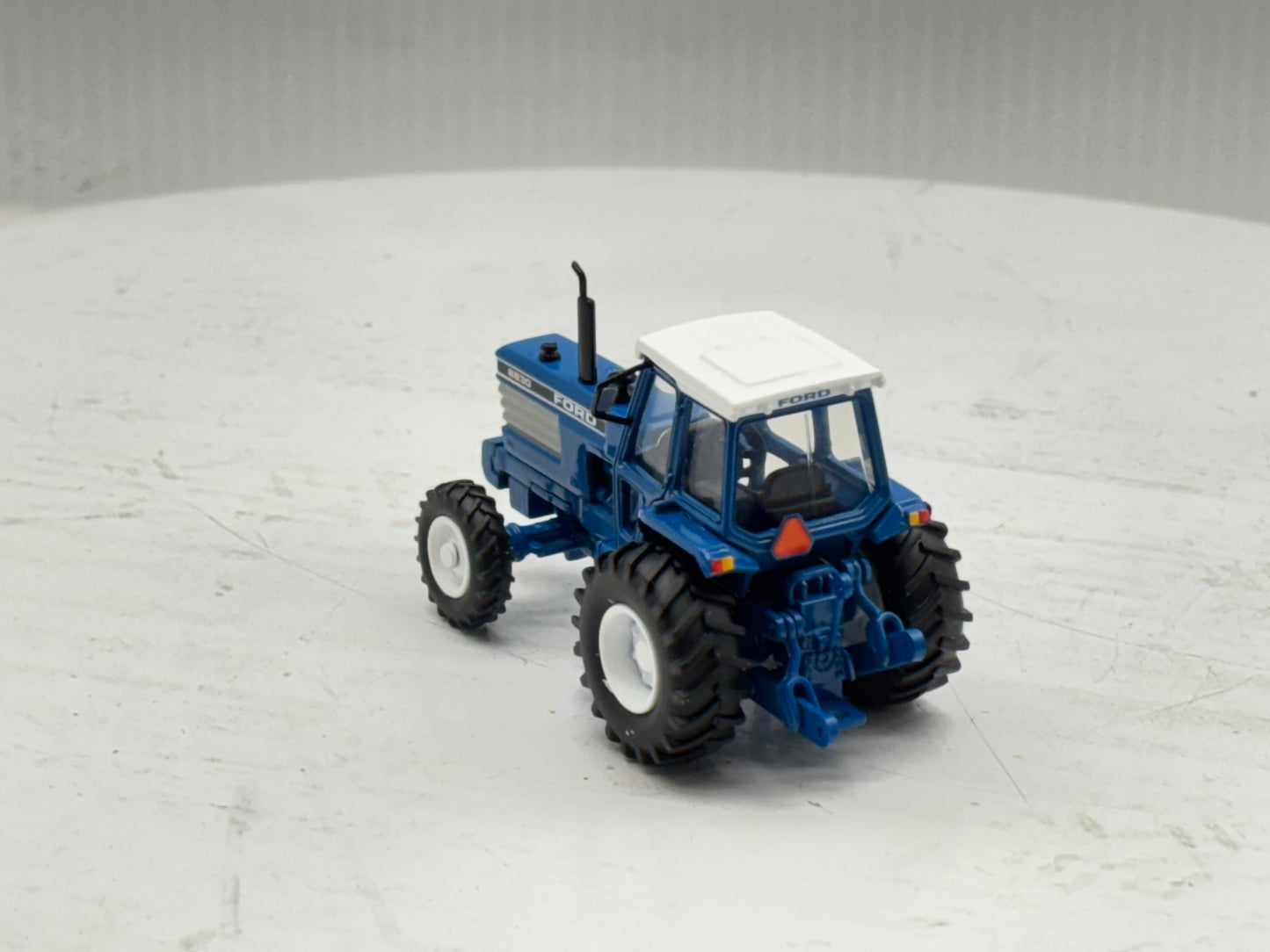1/64 Ford 8830 2wd