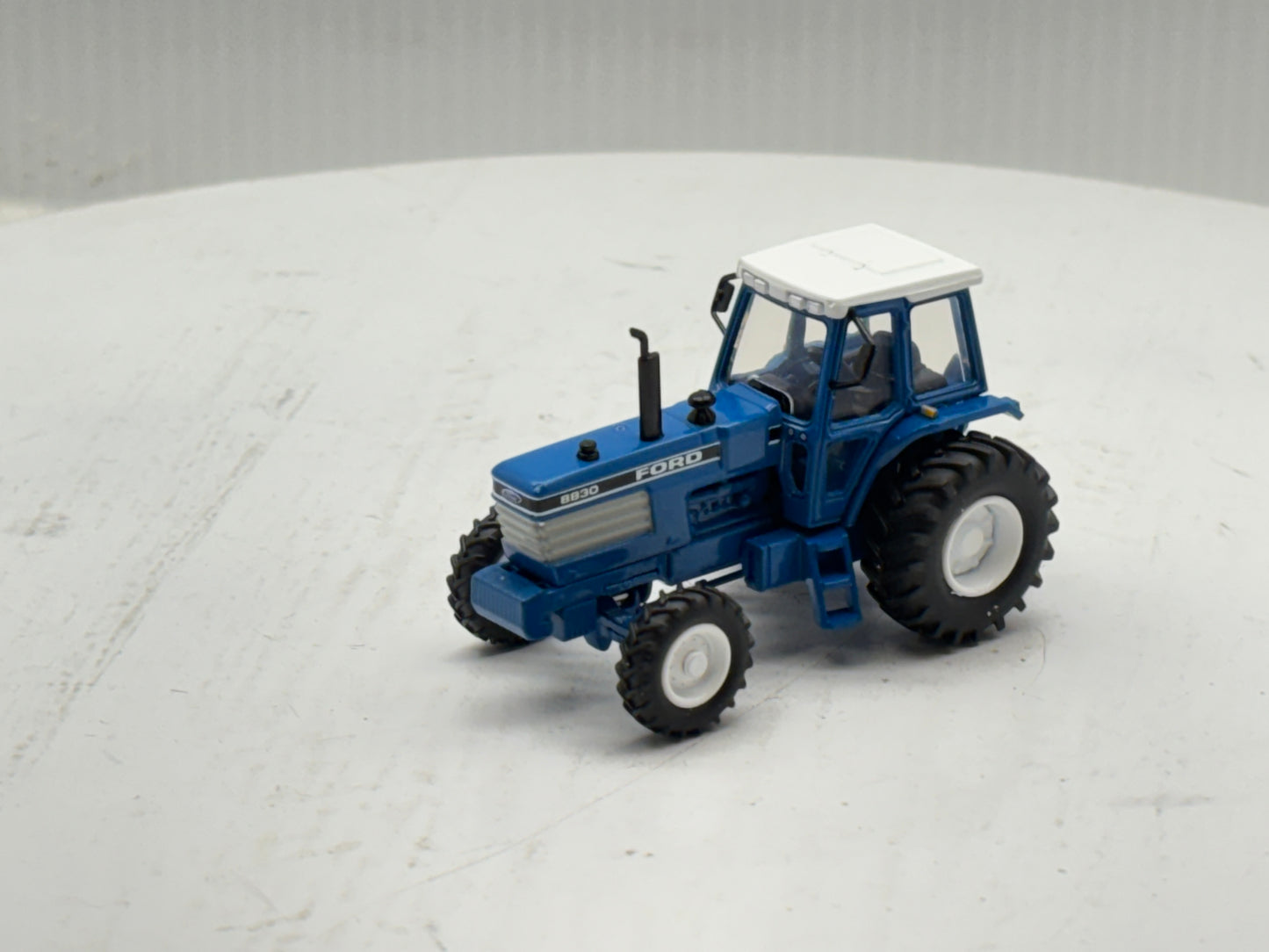 1/64 Ford 8830 2wd