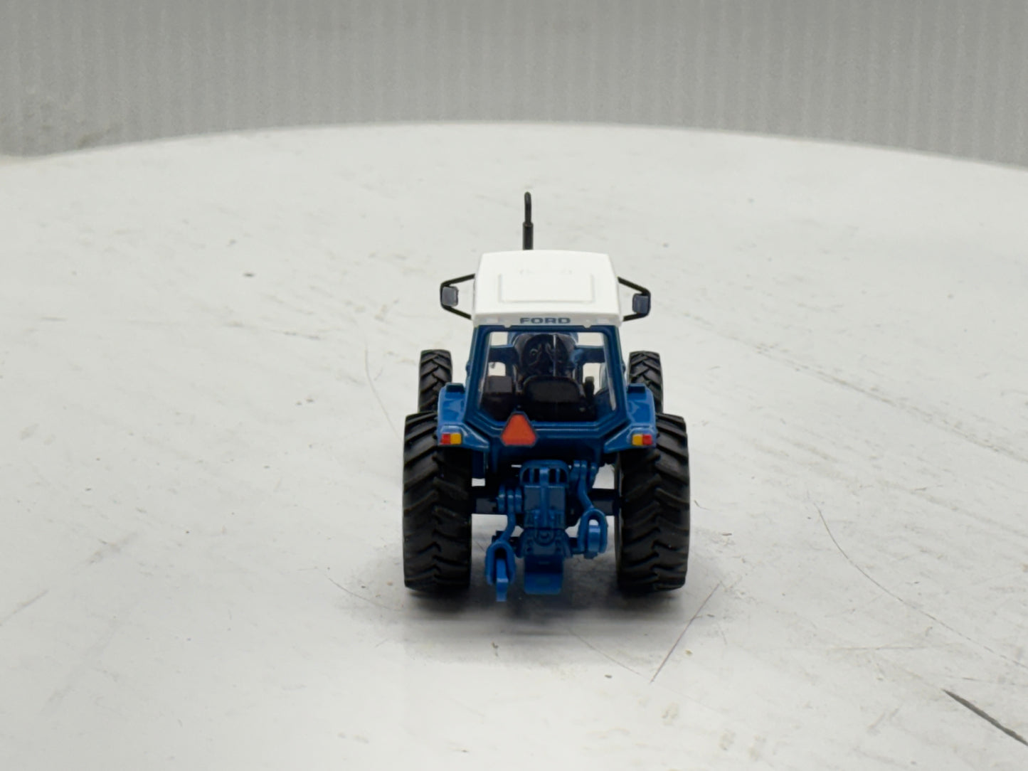1/64 Ford 8830 2wd