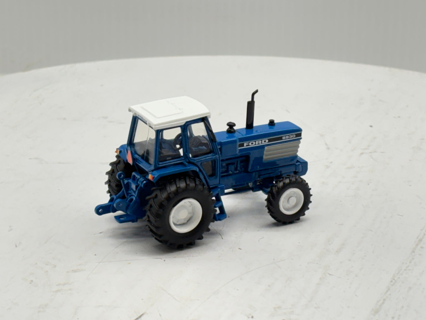 1/64 Ford 8830 2wd