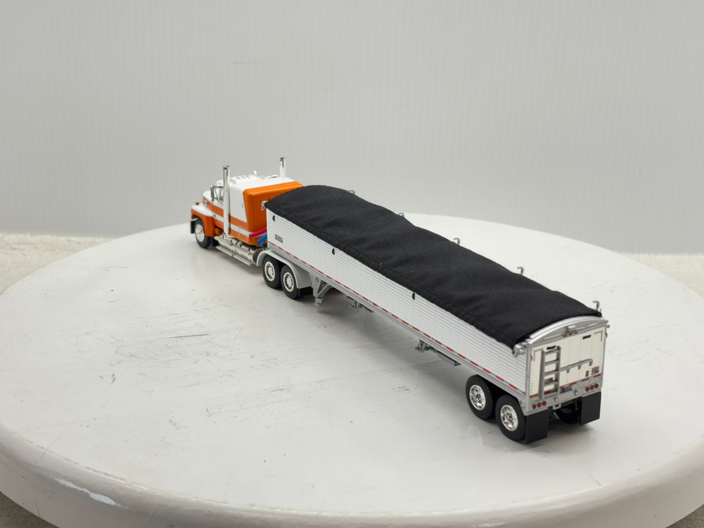 1/64 Ford LTL - 9000