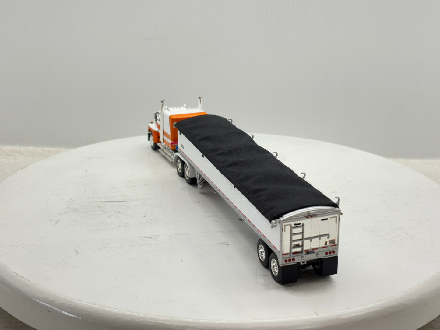1/64 Ford LTL - 9000