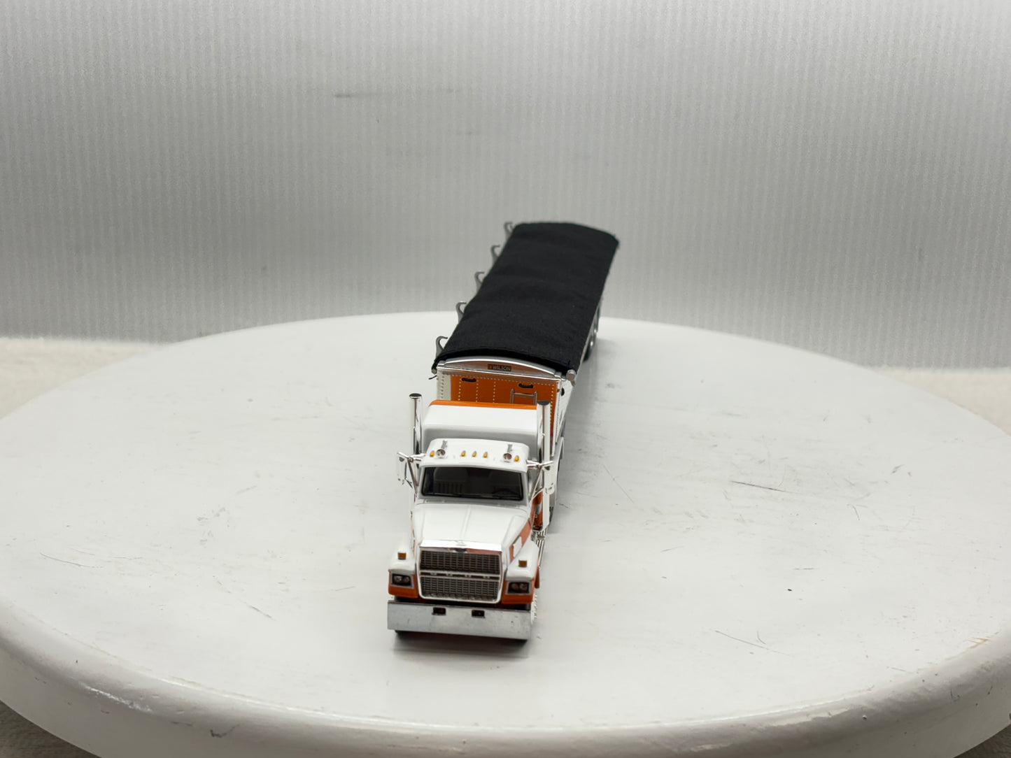 1/64 Ford LTL - 9000
