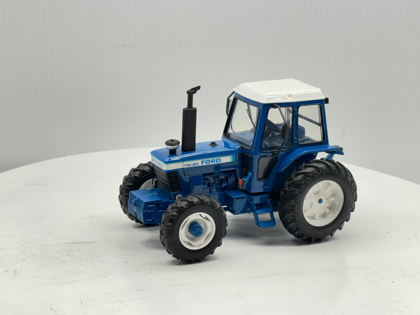 1/32  Ford TW-20