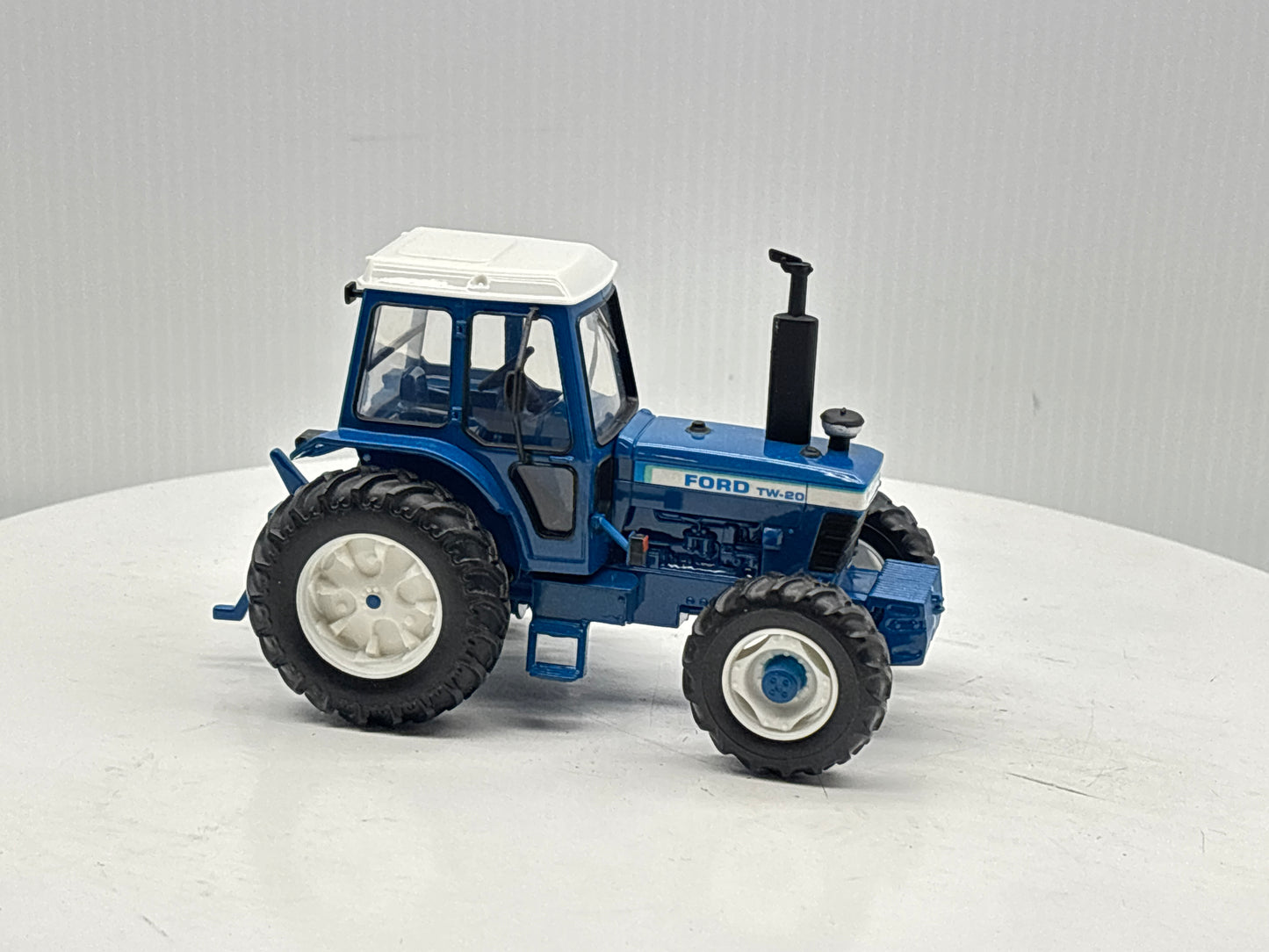 1/32  Ford TW-20