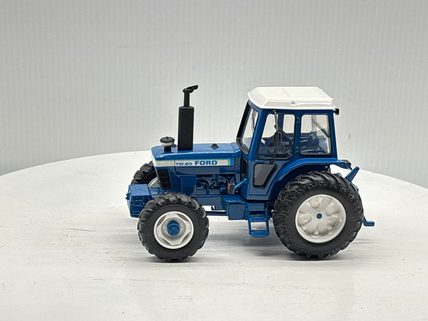 1/32  Ford TW-20