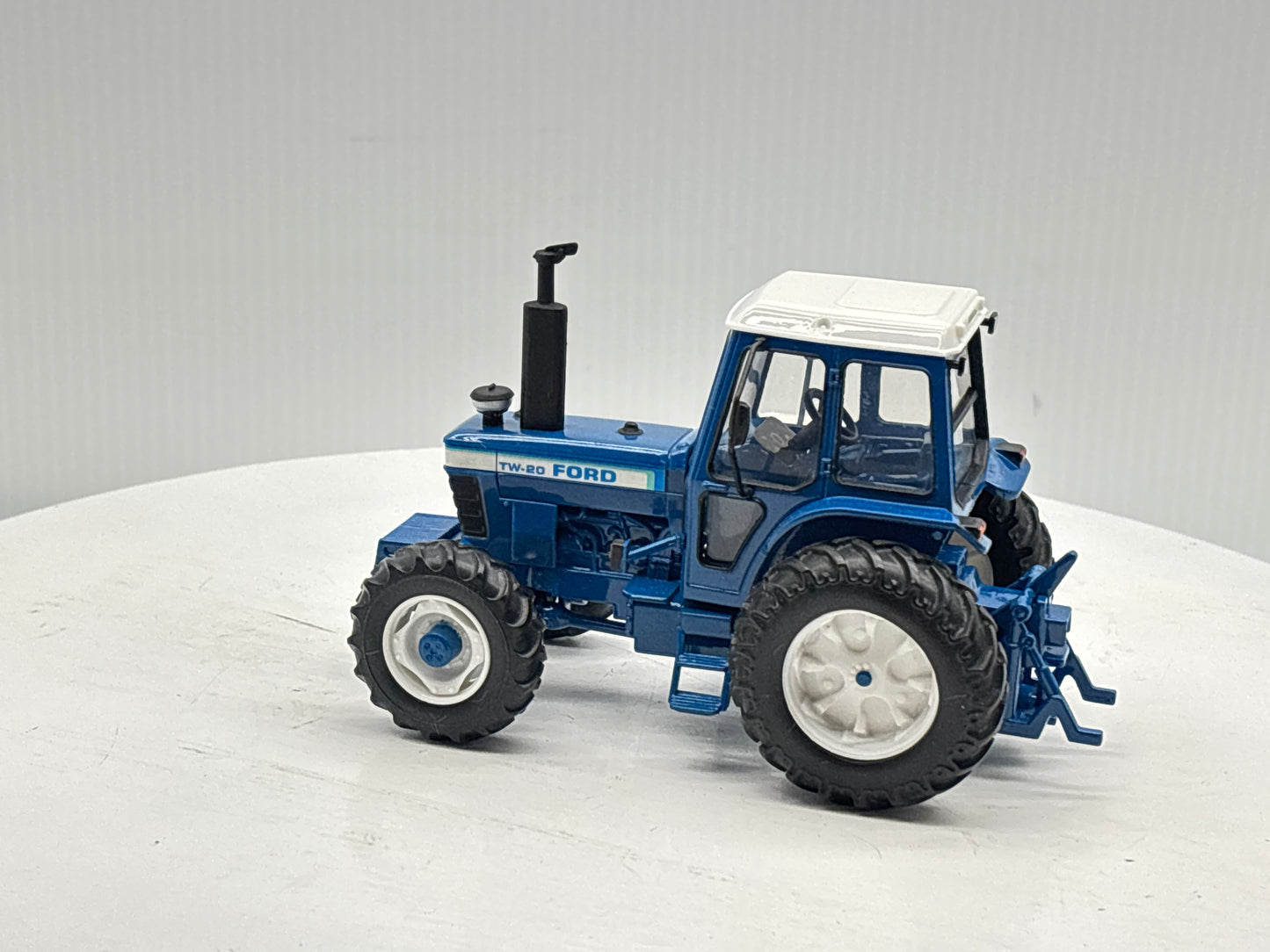 1/32  Ford TW-20