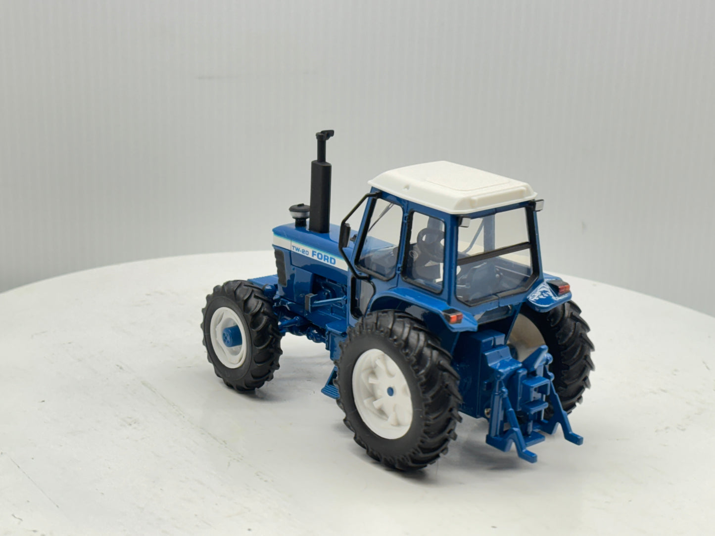 1/32  Ford TW-20