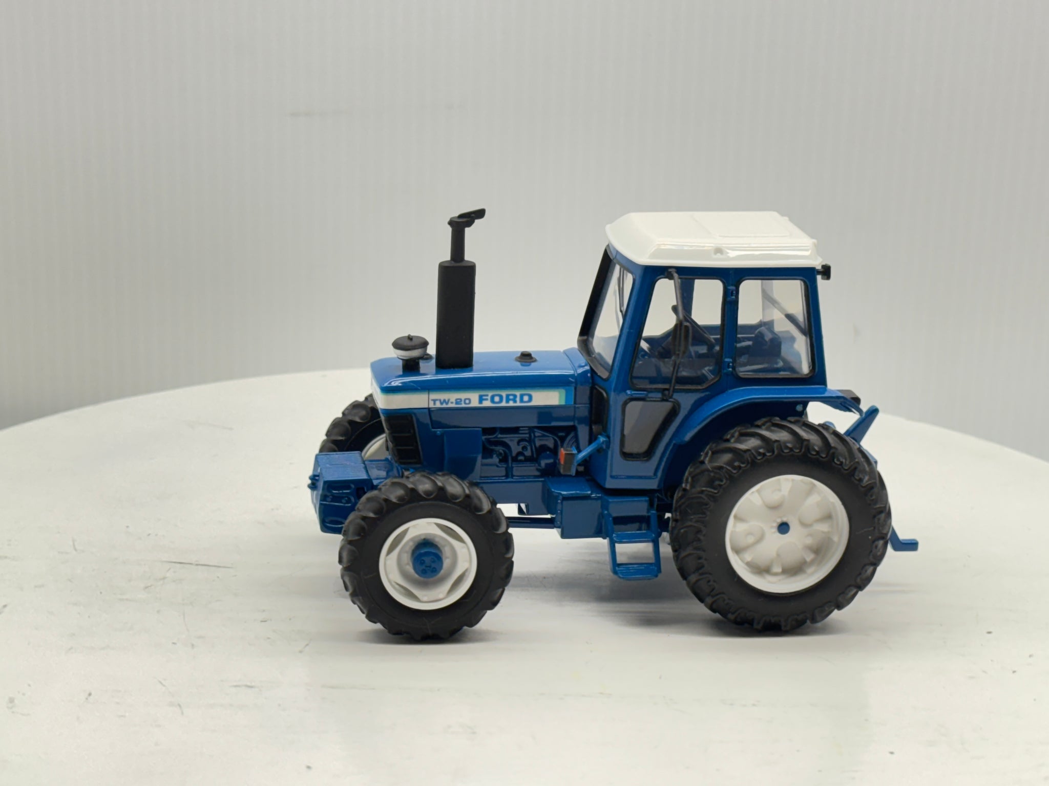 1/32  Ford TW-20