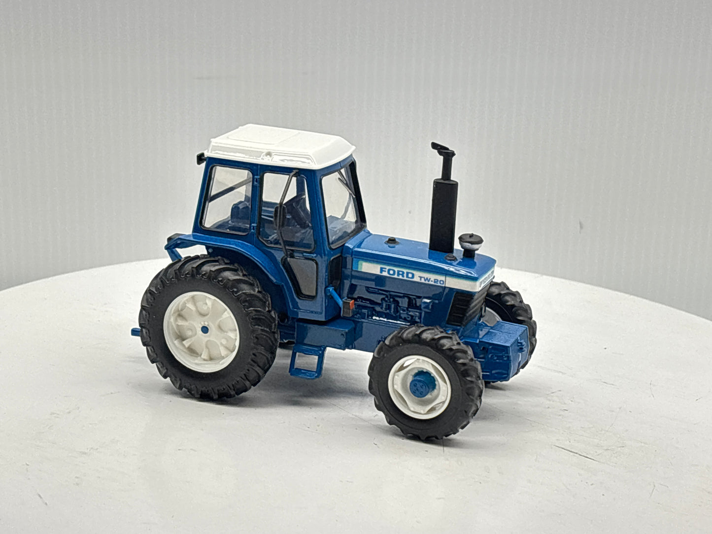 1/32  Ford TW-20