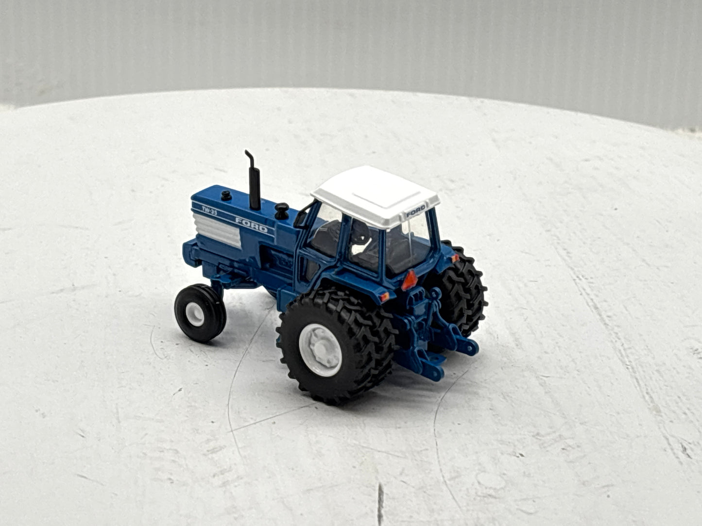 1/64 Ford TW-35 2wd