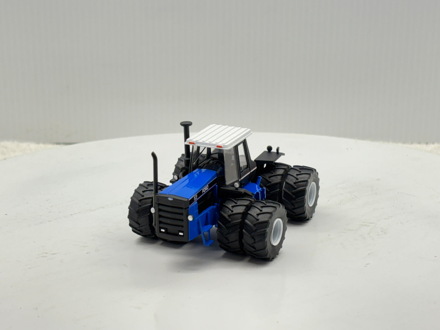 1/64 Ford Versatile 1156