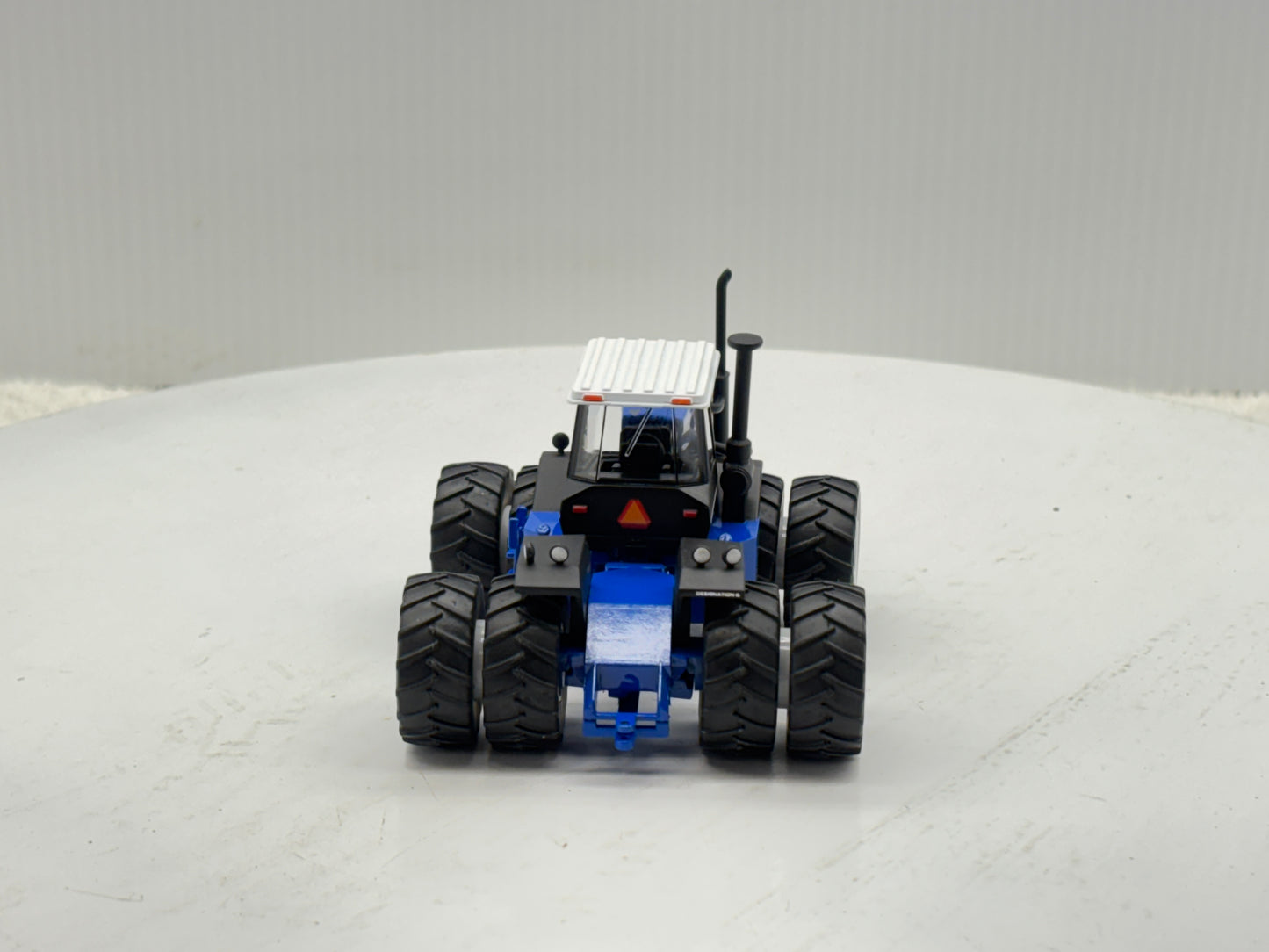 1/64 Ford Versatile 1156