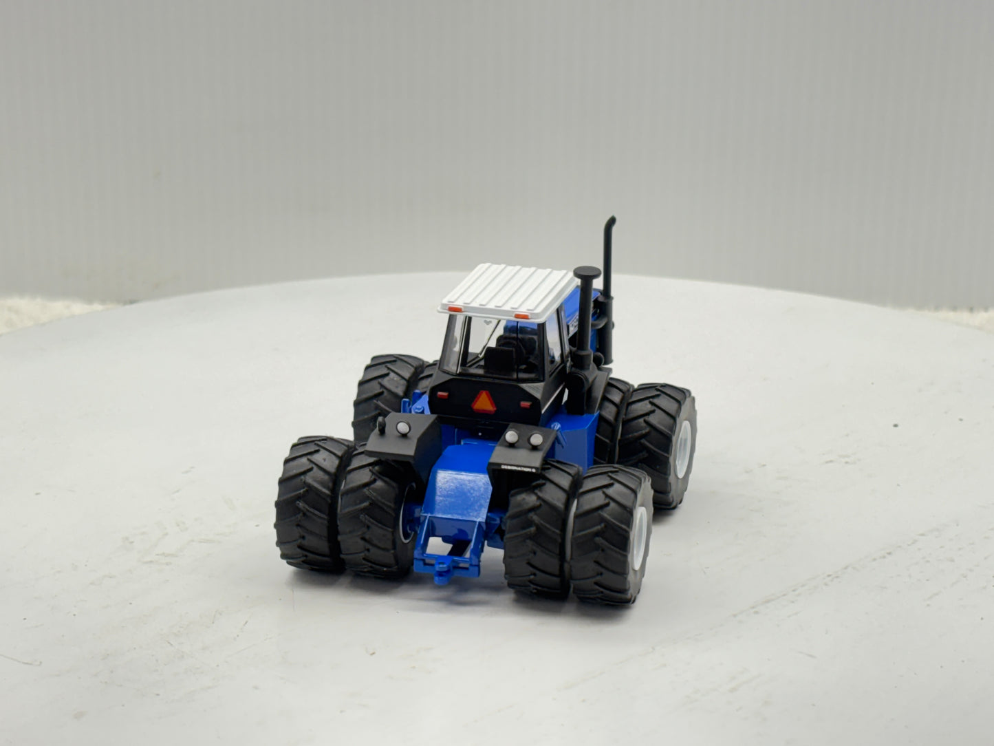 1/64 Ford Versatile 1156