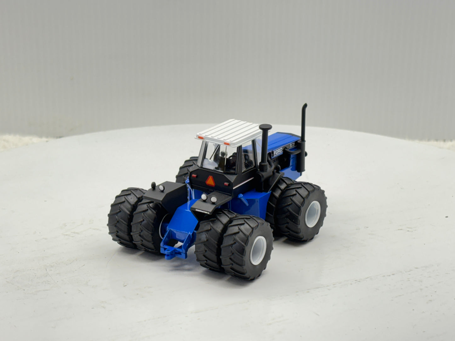 1/64 Ford Versatile 1156