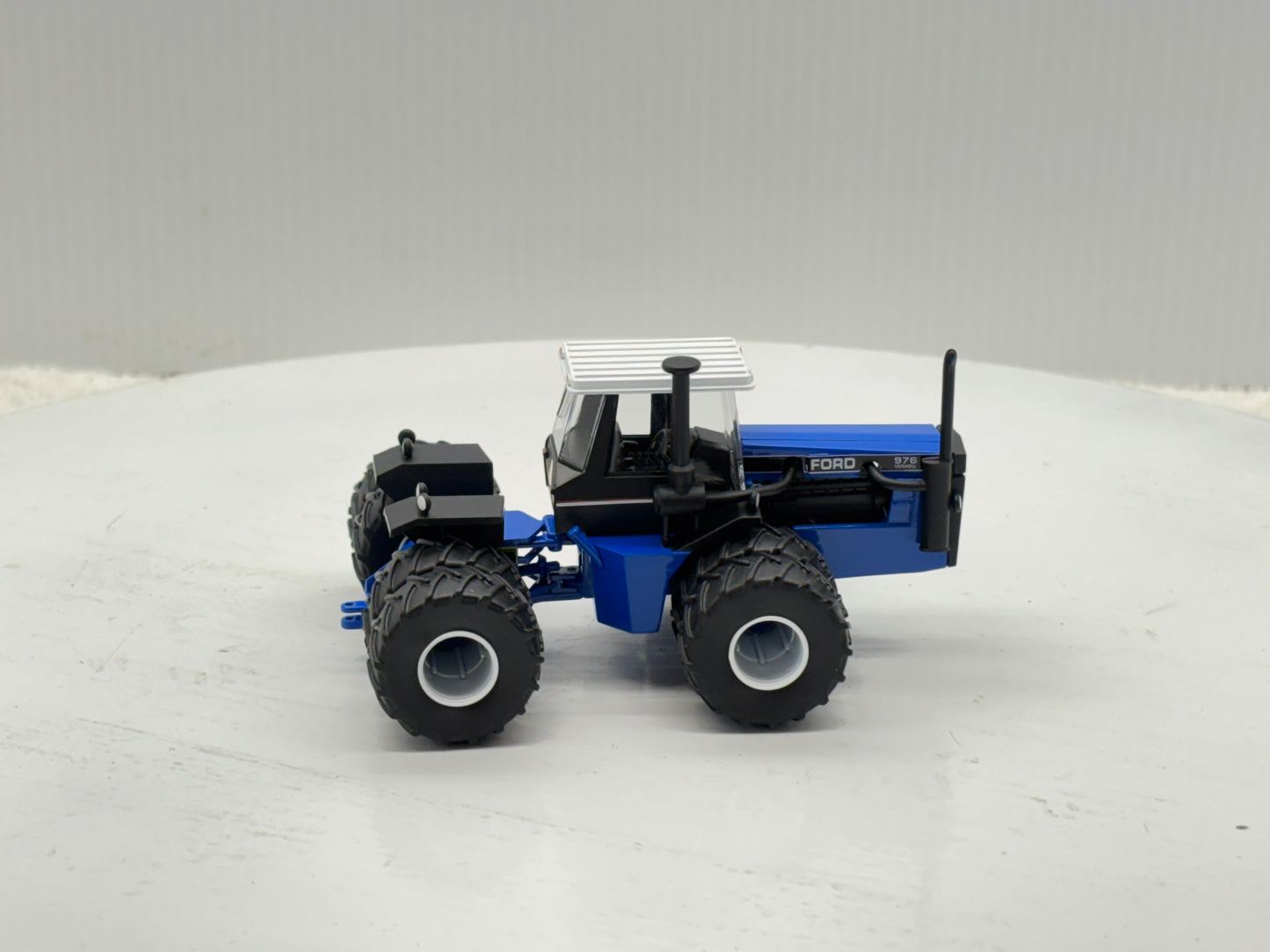1/64 Ford Versatile 1156