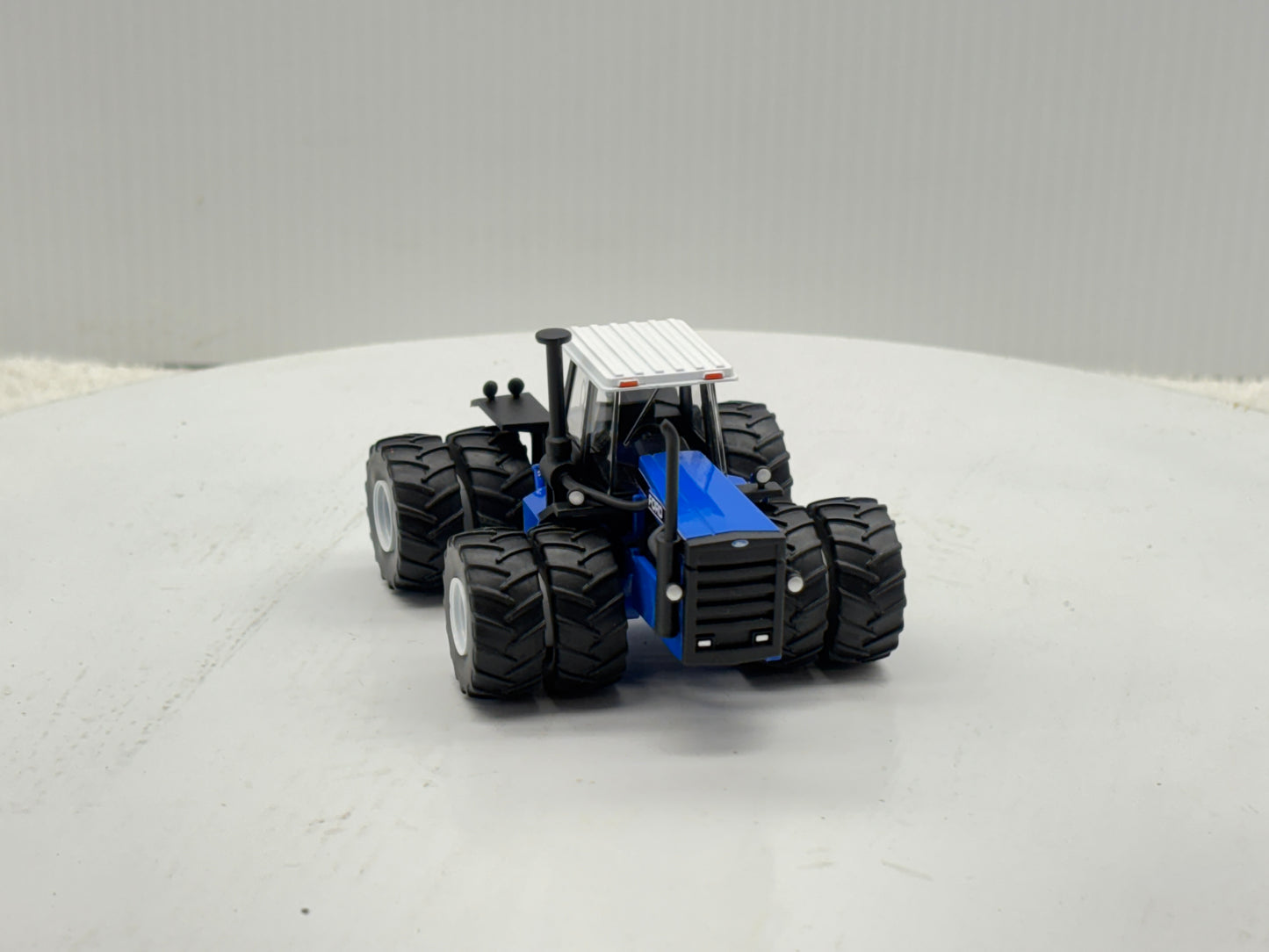 1/64 Ford Versatile 1156