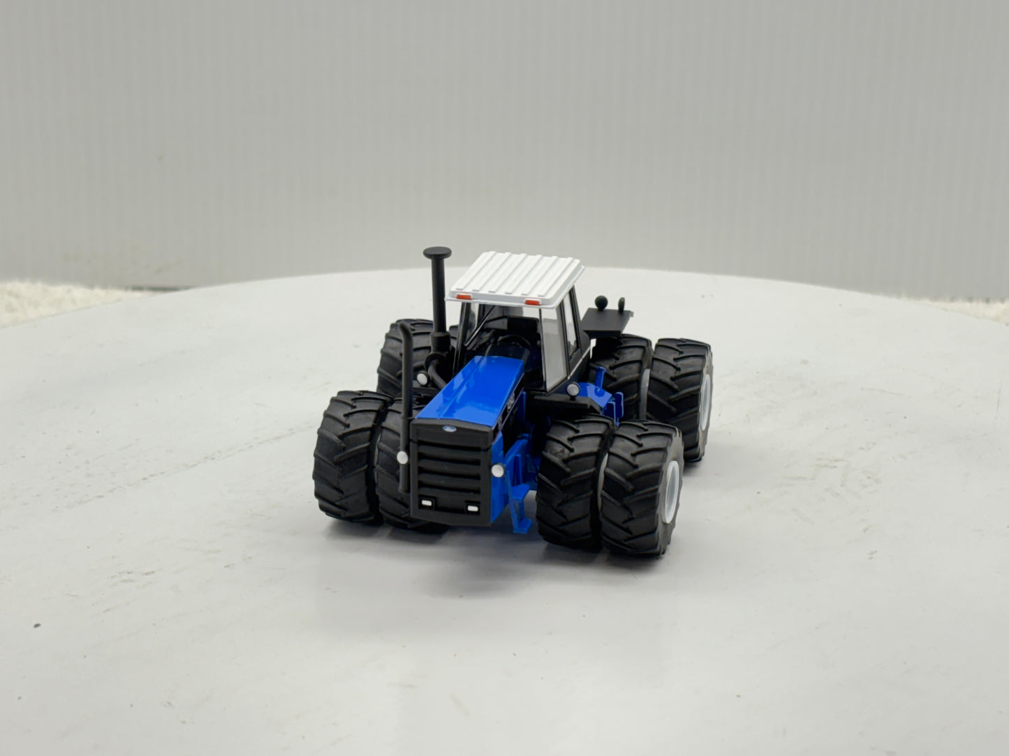 1/64 Ford Versatile 1156