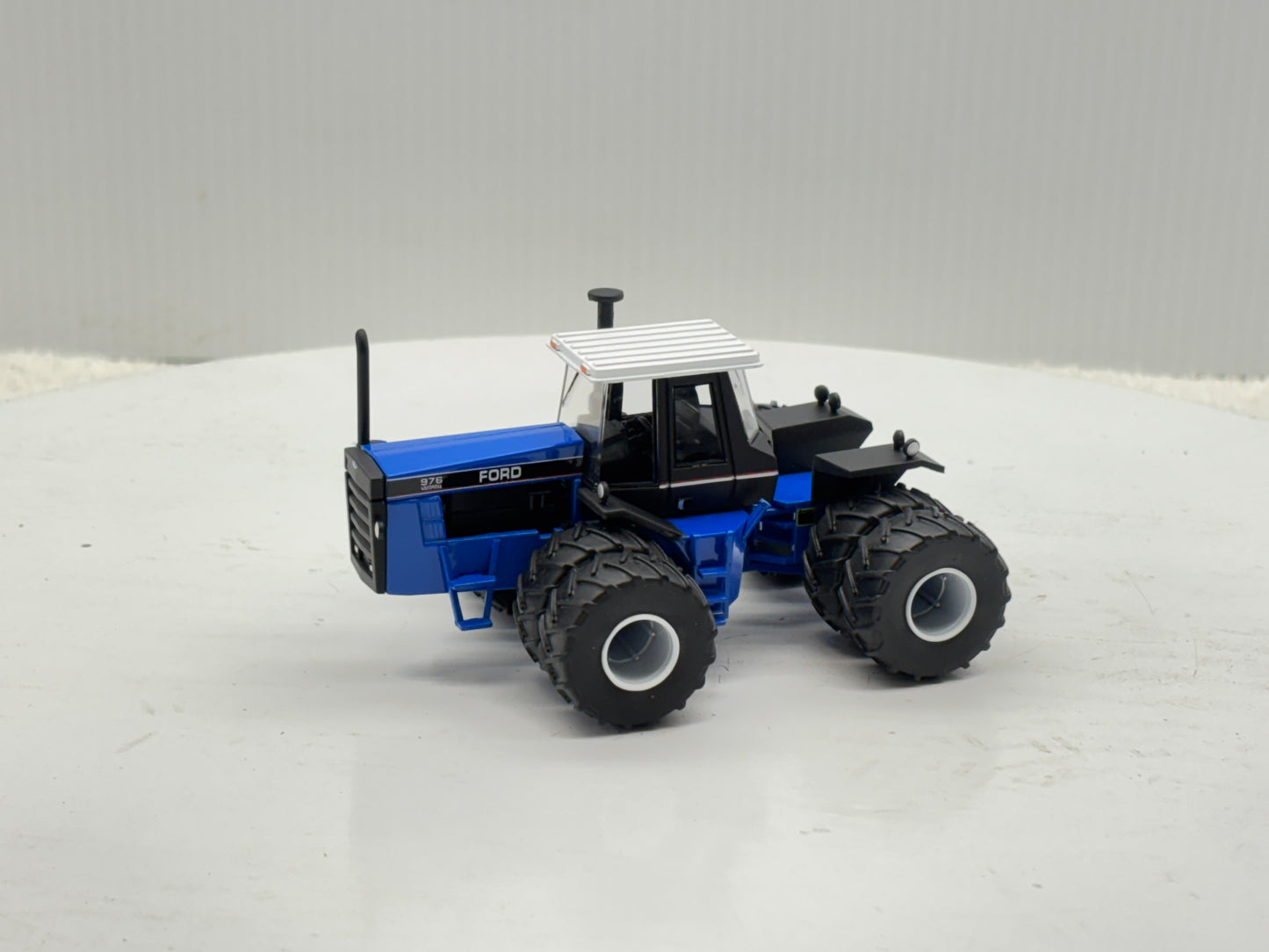 1/64 Ford Versatile 1156
