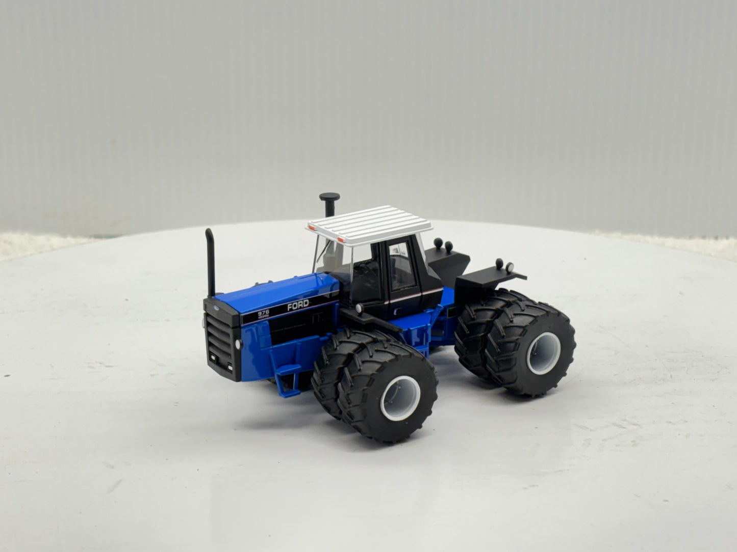 1/64 Ford Versatile 1156