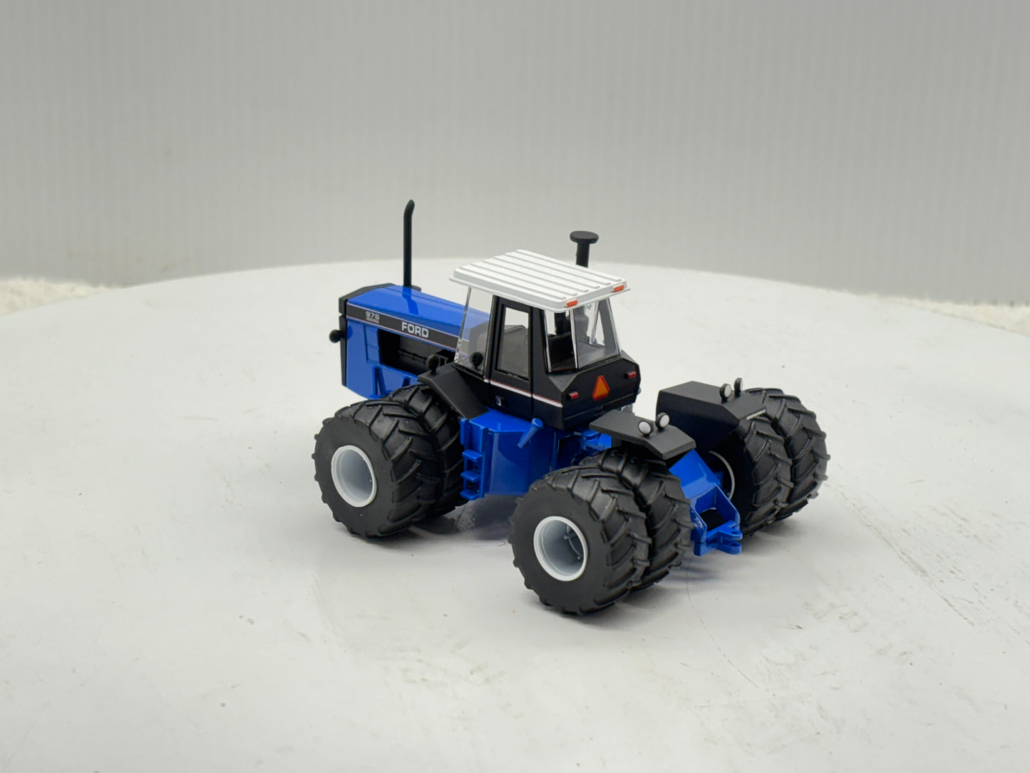 1/64 Ford Versatile 1156
