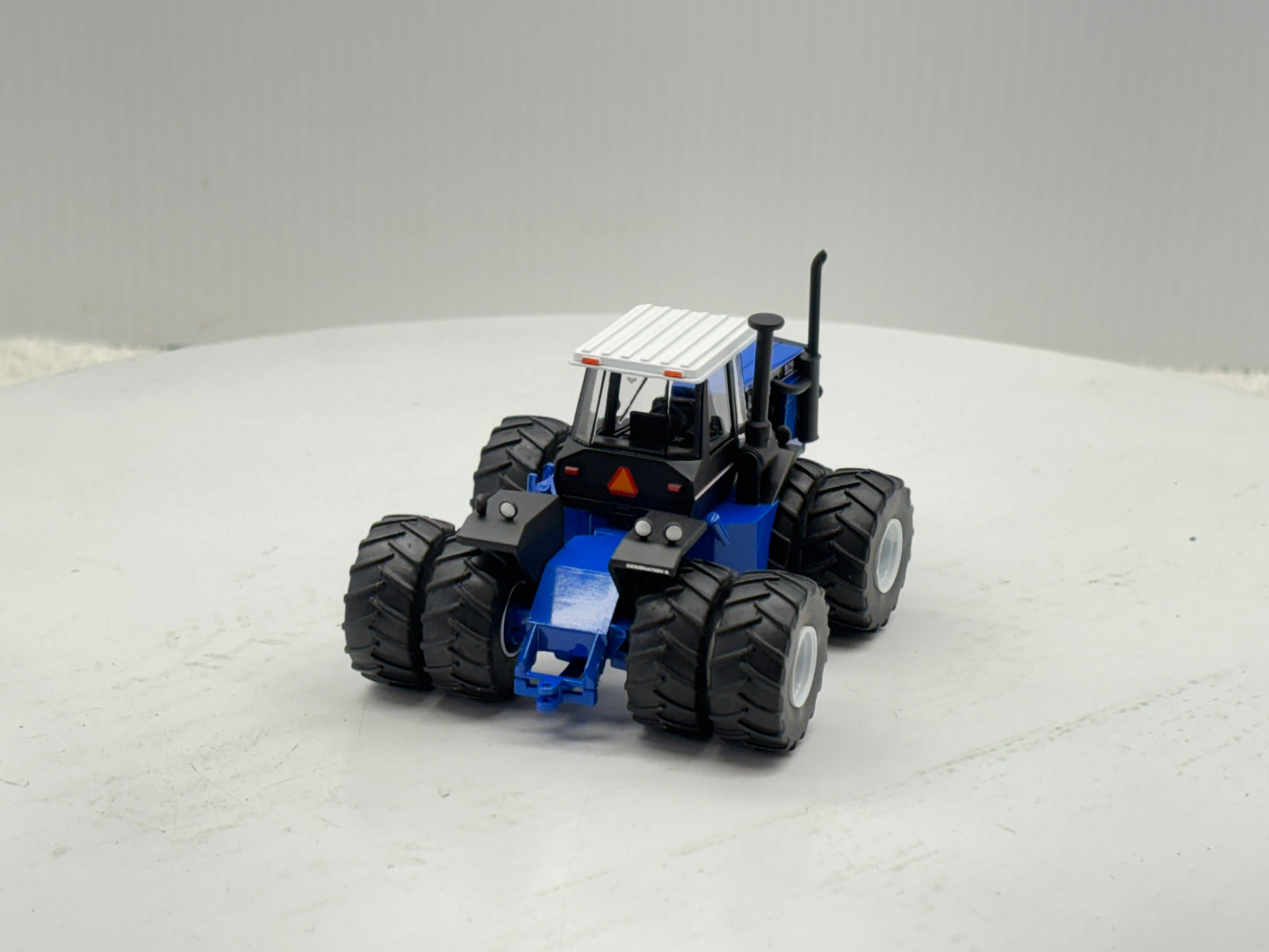 1/64 Ford Versatile 1156