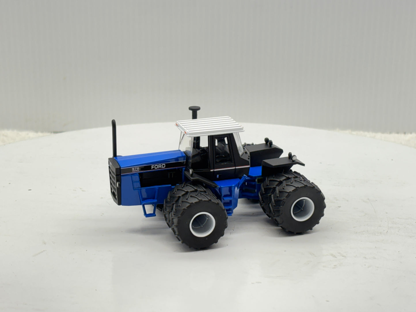 1/64 Ford Versatile 1156