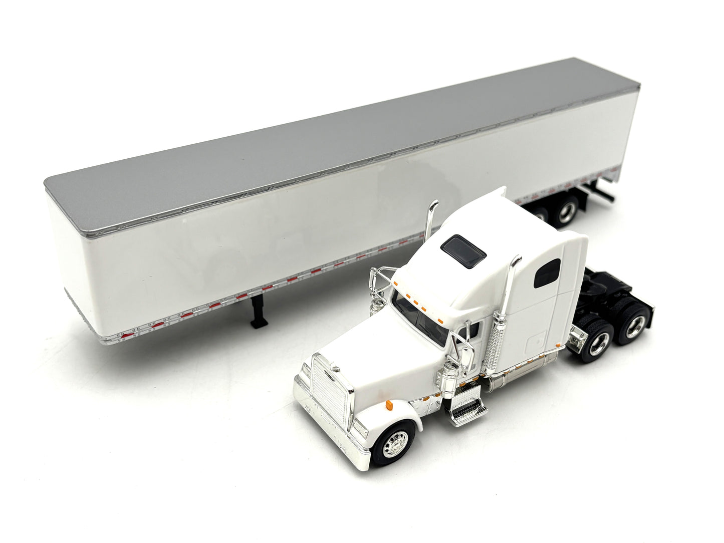 1/64 Freightliner Classic XL