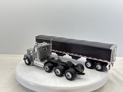 1/32 Freightliner 12250