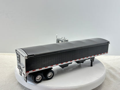1/32 Freightliner 12250