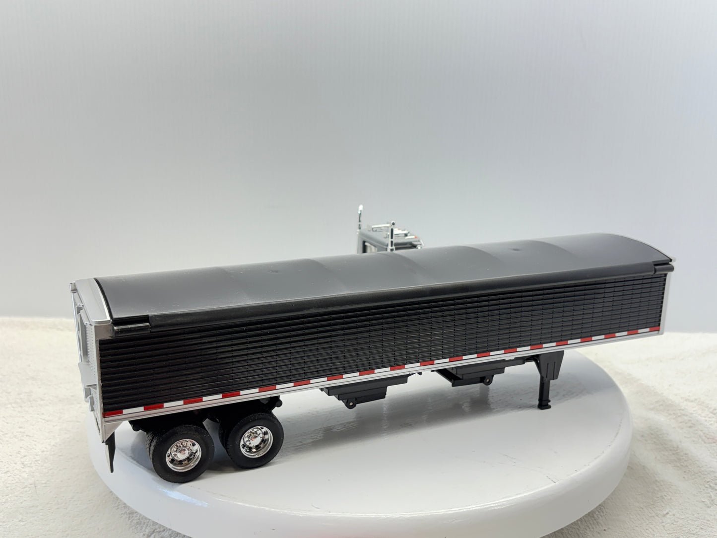 1/32 Freightliner 12250