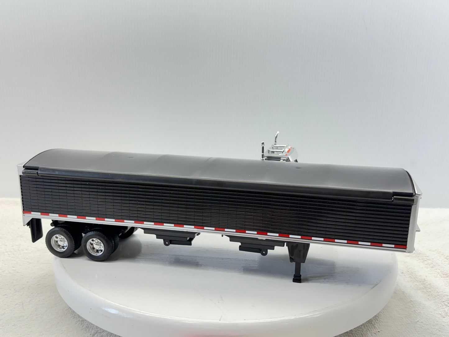 1/32 Freightliner 12250