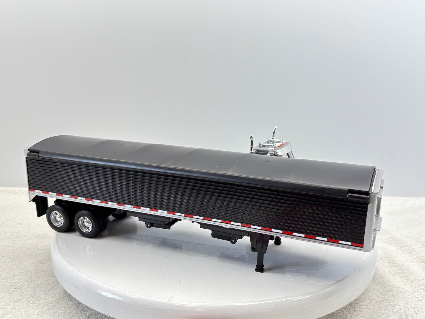 1/32 Freightliner 12250