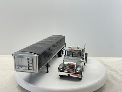 1/32 Freightliner 12250