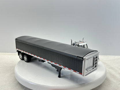 1/32 Freightliner 12250