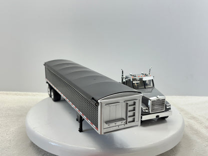 1/32 Freightliner 12250