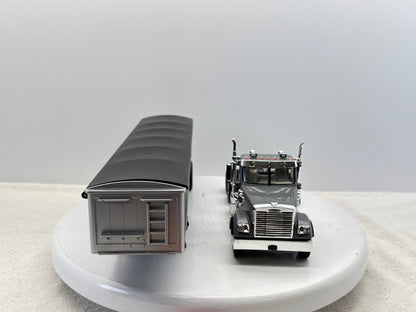 1/32 Freightliner 12250
