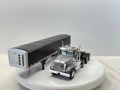 1/32 Freightliner 12250