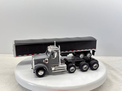 1/32 Freightliner 12250