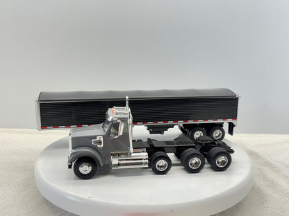 1/32 Freightliner 12250