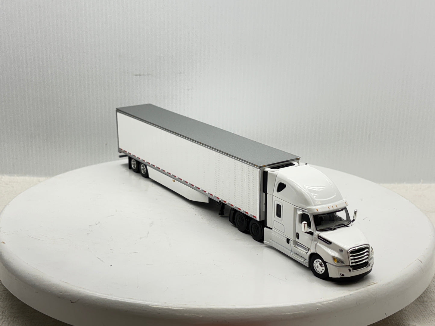1/64 Freightliner Cascadia High Roof (White)