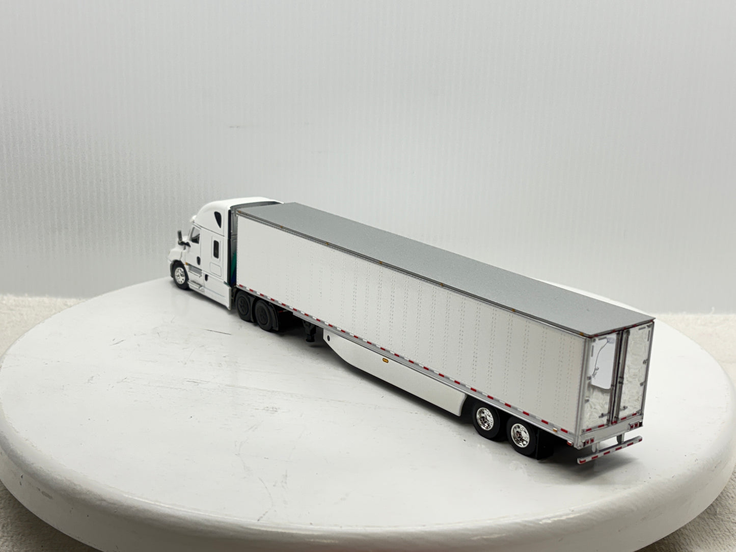 1/64 Freightliner Cascadia High Roof (White)
