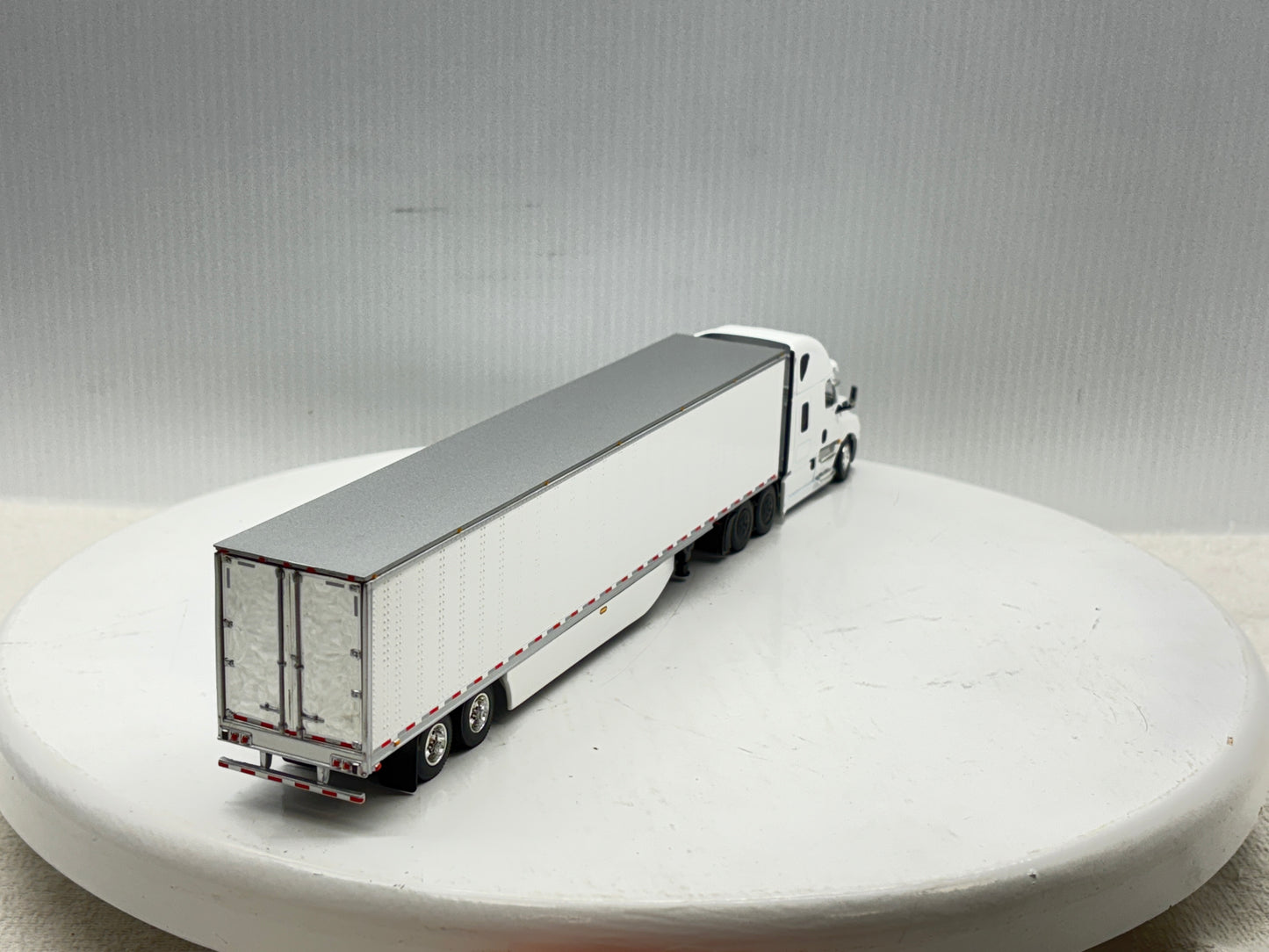 1/64 Freightliner Cascadia High Roof (White)