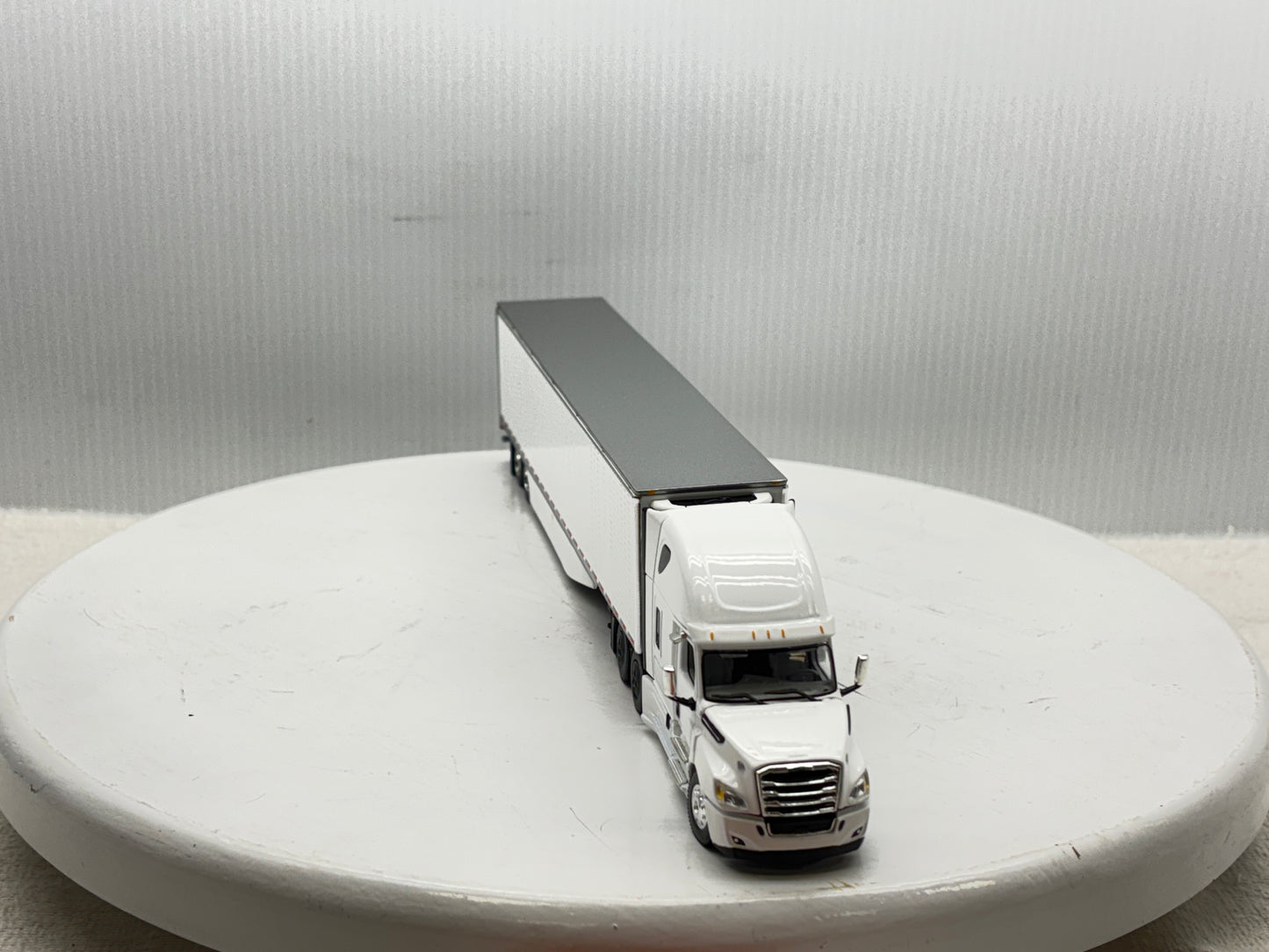 1/64 Freightliner Cascadia High Roof (White)