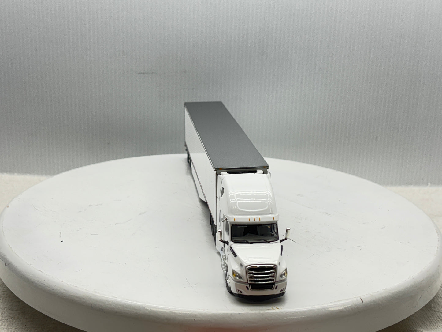 1/64 Freightliner Cascadia High Roof (White)